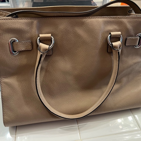 Michael Kors - Picture 2 of 4